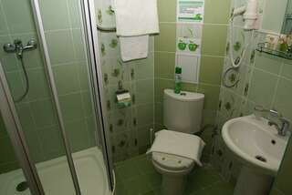 Гостиница Green Apple Небуг Семейный номер с балконом-2