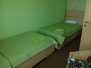 Гостиница Green Apple Небуг Четырехместный номер-3