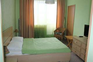 Гостиница Green Apple Небуг Семейный номер с балконом-4