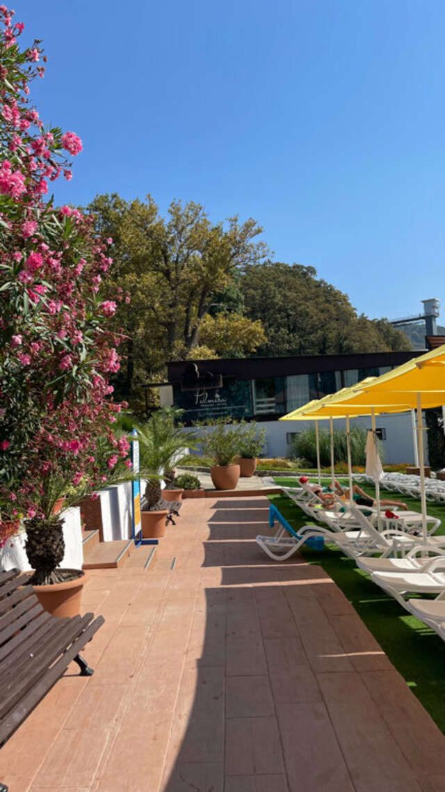 Гостиница Green Apple Небуг-127