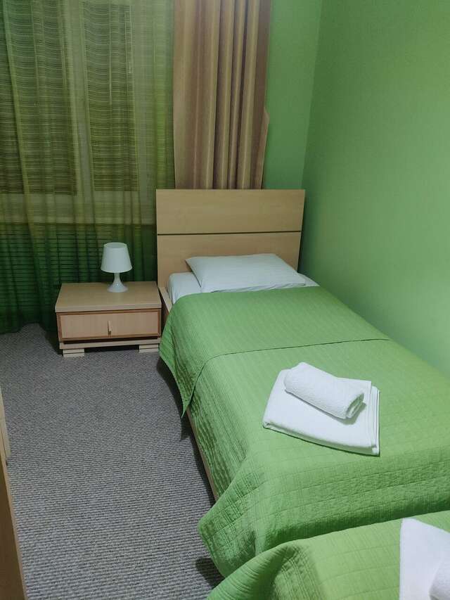 Гостиница Green Apple Небуг-105