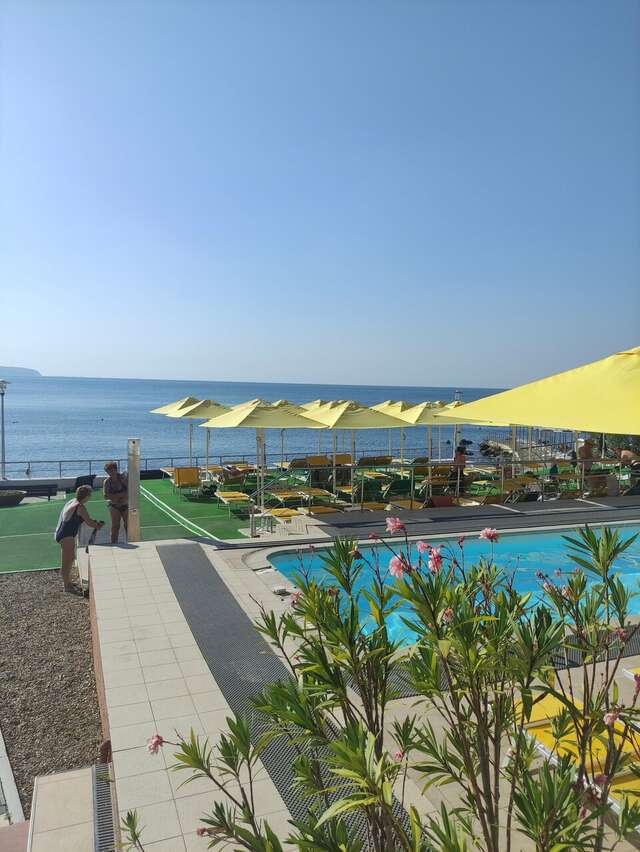 Гостиница Green Apple Небуг-30